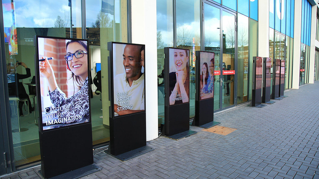 digital signage singapore